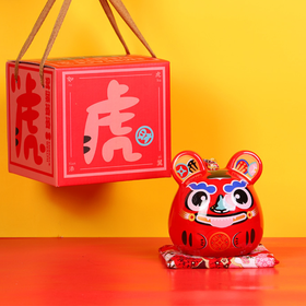2022虎年虎抱钱创意陶瓷存钱罐招财可爱小摆件