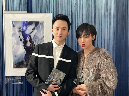 HIDEMI 灰色长毛简约短款大衣 商品图6