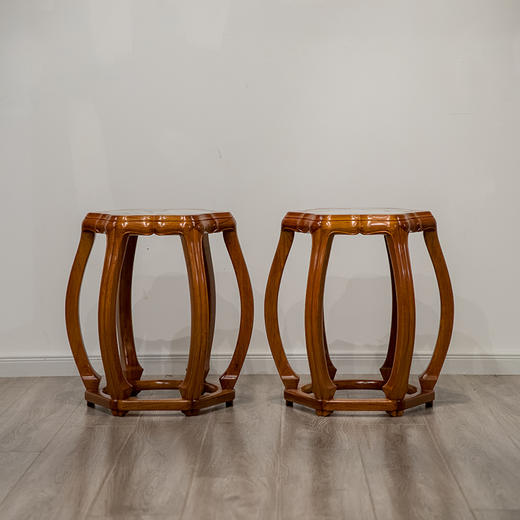 红木镶云石葵口座面六足鼓凳（一对） 商品图0