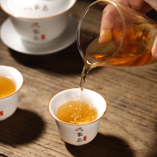 德丰昌【班章银砖·生茶】2019年德丰昌高端大树普洱生茶260克/盒 商品图5