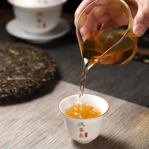 德丰昌【班章大树茶·生茶】2019年德丰昌高端大树普洱生茶357克/饼 商品图5