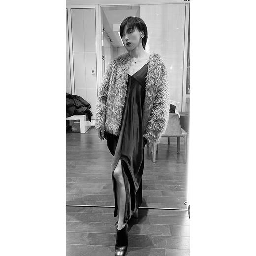 HIDEMI 黑色醋酸V领垂坠流线感轻礼服连衣长裙 商品图1