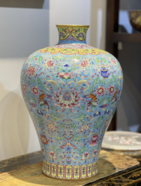 珐琅彩缠枝莲八吉祥团寿如意梅瓶