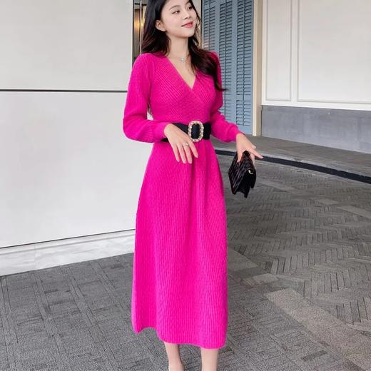 DT2110 气质厚实保暖针织连衣裙秋冬2021新款毛衣女v领长袖a字裙中长裙 商品图0