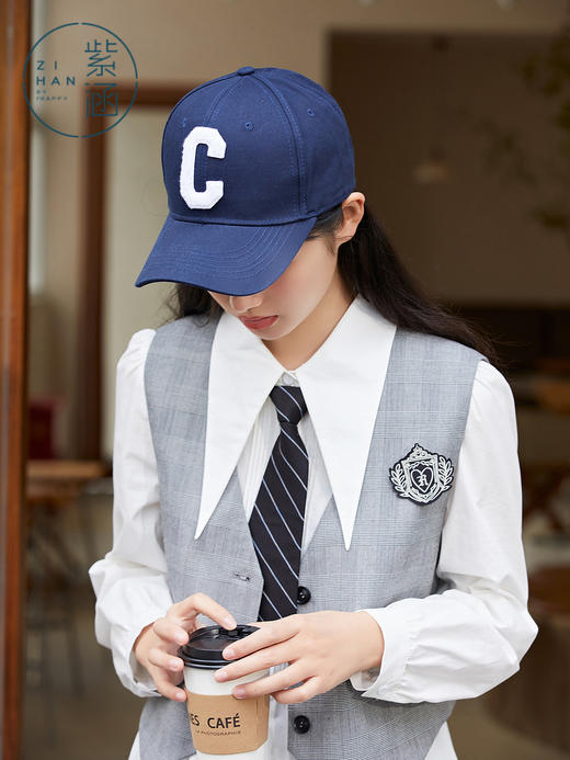 ZIHAN紫涵马甲连衣裙两件套女2022春新品学院风徽章背心白色连衣裙套装Z2Z01BS221 商品图4