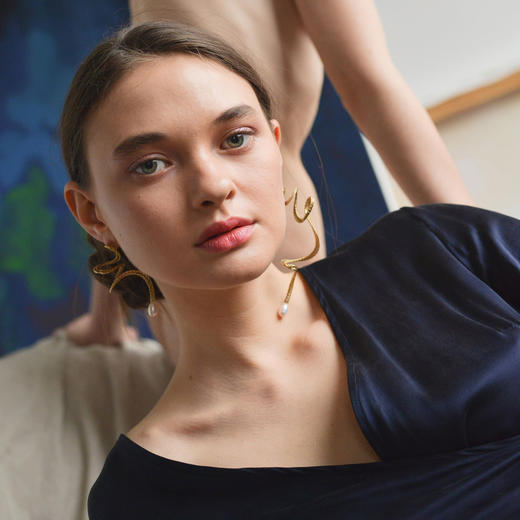 北京仓｜STVDIO-Anais-编织 鱼尾 珍珠 耳环（不对称）［美国设计师］ 商品图0