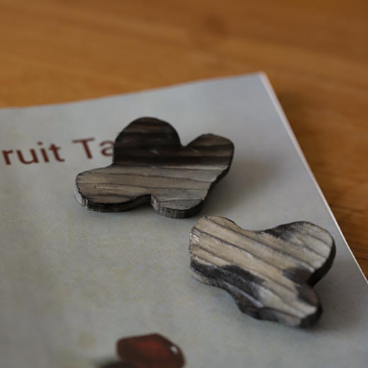 「中国 陈雨珊」 木雕作品  木质胸针 商品图1