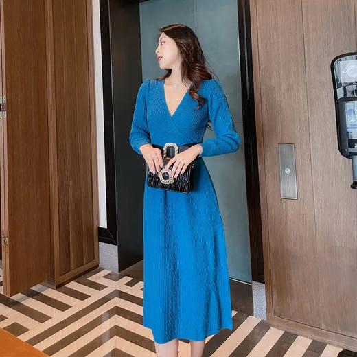 DT2110 气质厚实保暖针织连衣裙秋冬2021新款毛衣女v领长袖a字裙中长裙 商品图3