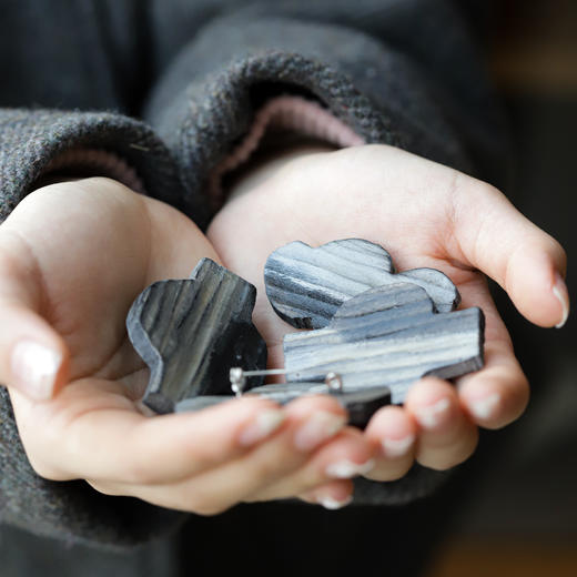 「中国 陈雨珊」 木雕作品  木质胸针 商品图5