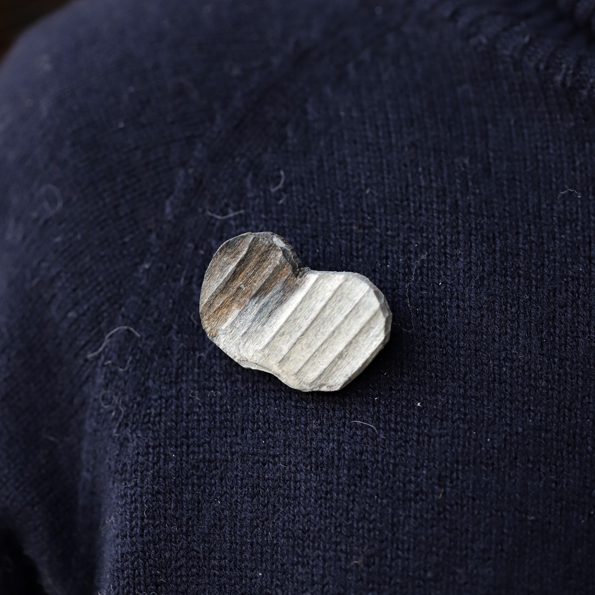 「中国 陈雨珊」 木雕作品  木质胸针