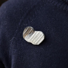 「中国 陈雨珊」 木雕作品  木质胸针