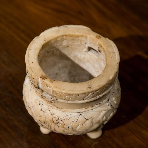 清 汉白玉缠枝莲纹三足香炉 商品图1