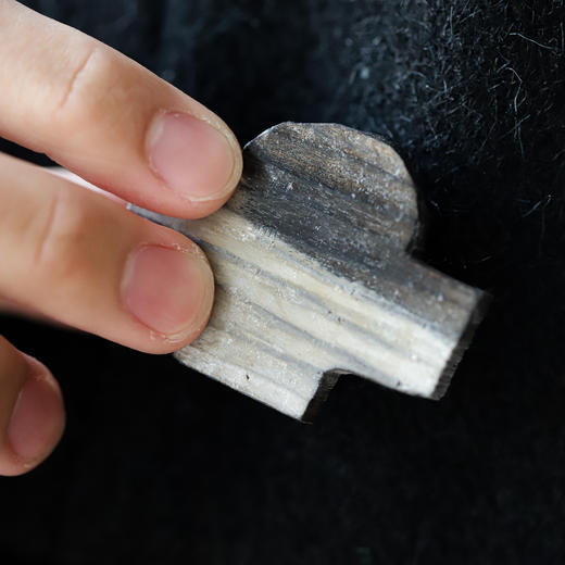 「中国 陈雨珊」 木雕作品  木质胸针 商品图2