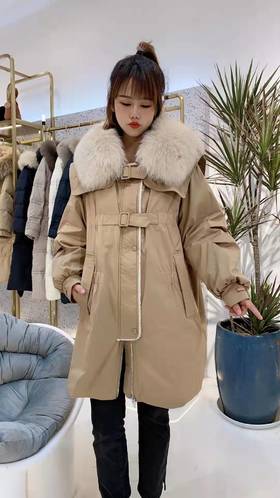 品尚雪羽绒服8997