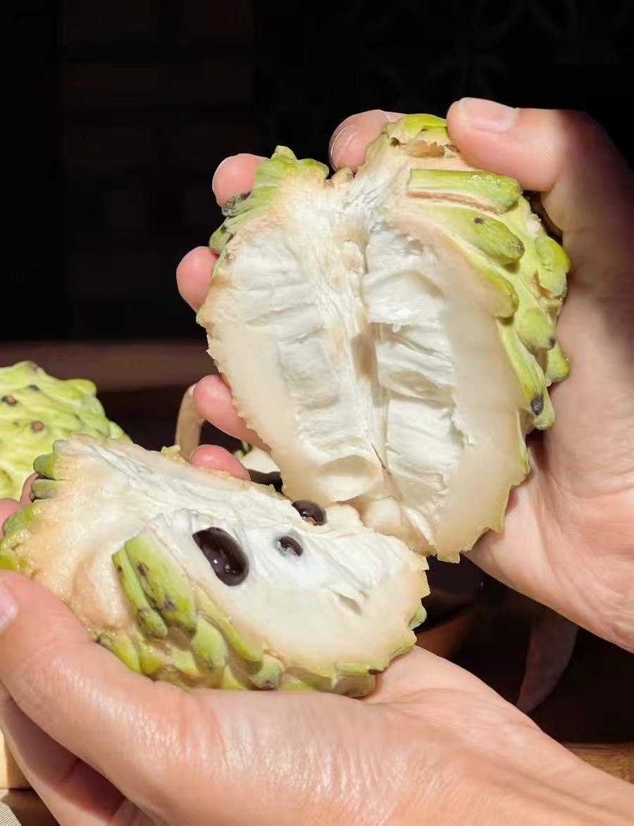 云南高原牛奶凤梨释迦果