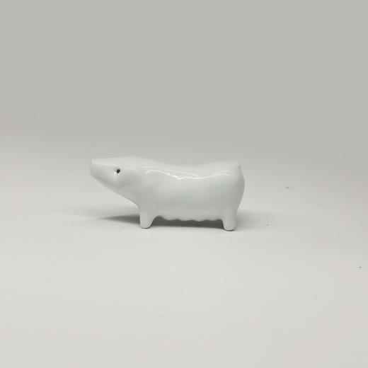 不仁斋新款 薛继业 陶瓷雕塑 小瓷猪 戒指架笔架架镇纸茶宠 商品图0