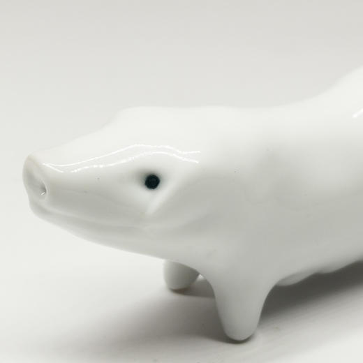 不仁斋新款 薛继业 陶瓷雕塑 小瓷猪 戒指架笔架架镇纸茶宠 商品图1