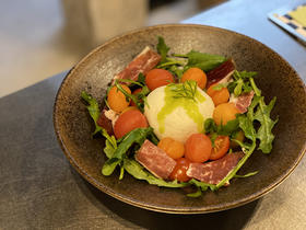 梅渍番茄火腿布拉塔