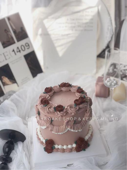 | 复古红色裱花蛋糕 | 商品图1