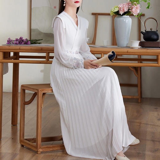 复古民族风，V领刺绣连衣裙百褶裙大摆飘逸裙OG-99896 商品图0