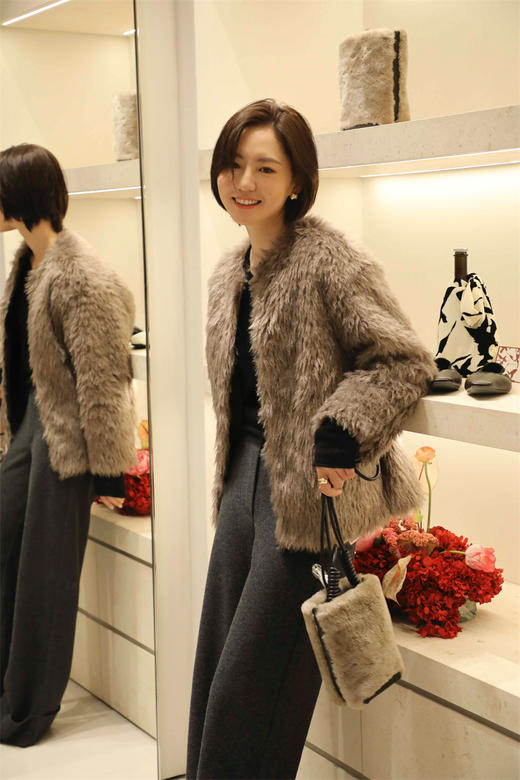 HIDEMI 灰色长毛简约短款大衣 商品图7