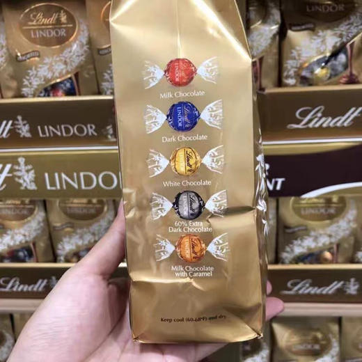 Lindt瑞士莲软心精选巧克力分享装 600克 牛奶 黑巧 榛仁 软心白 软心焦糖口味，难以抗拒的幼滑 软心Lindt/瑞士莲 商品图9