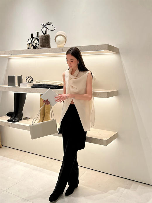 HIDEMI 微褶醋酸立体堆叠领不对称上衣 商品图14