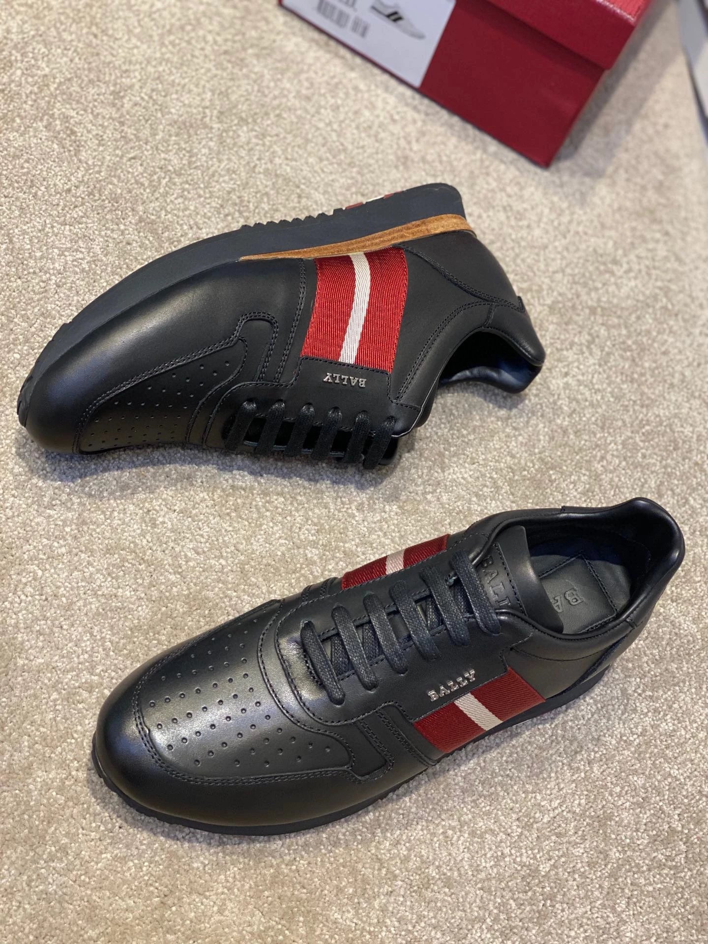 新款bally男鞋休闲板鞋面是牛皮内里牛皮运动鞋全跑步鞋