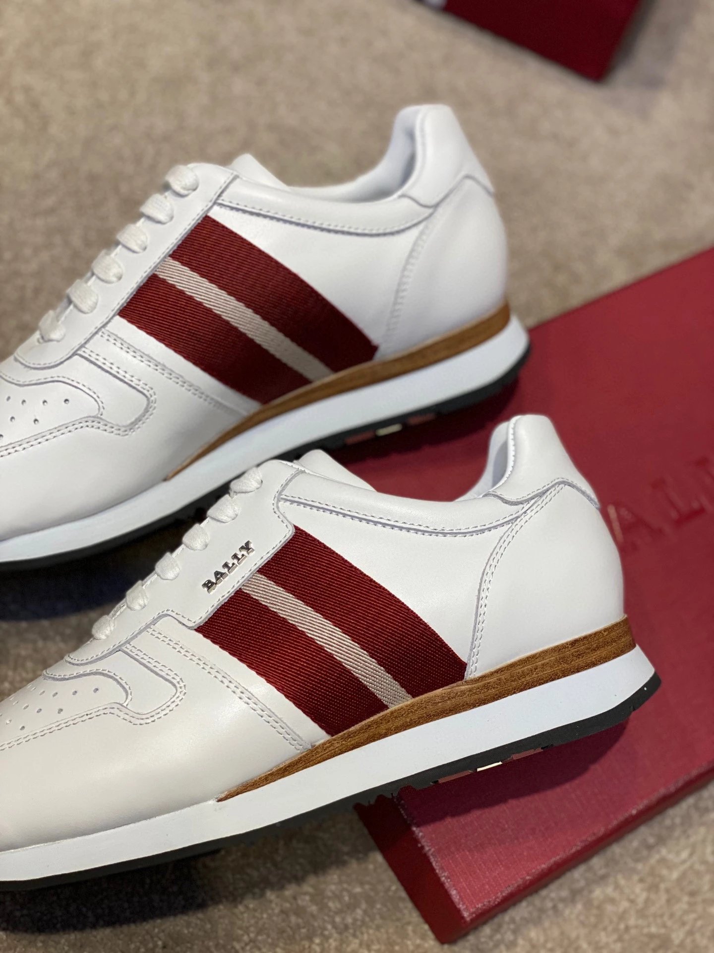 新款bally男鞋休闲板鞋面是牛皮内里牛皮运动鞋全跑步鞋