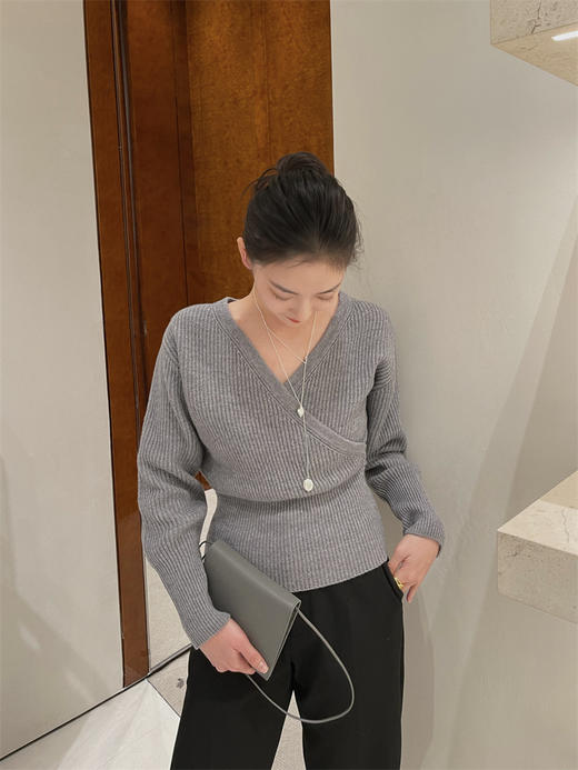 HIDEMI 美利奴羊毛V型叠领短款设计感毛衣 商品图1