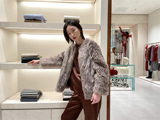 HIDEMI 醋酸褶皱浮雕套装 裸米色/棕红 商品图9