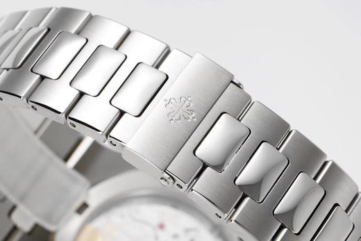 PPF延续超级鹦鹉螺，全新打造橄榄绿鹦鹉螺
外观采用经典鹦鹉螺设计美学，似圆非圆的八角形表圈，不锈钢表壳，依旧是“钢王”经典款 商品图4