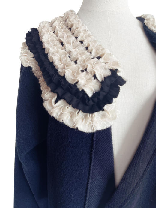 TYNVIE 多花边装饰不对称短款开衫-藏青色 商品图3