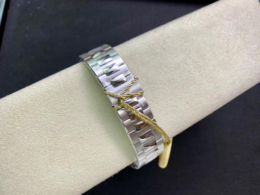 PPF延续超级鹦鹉螺，全新打造橄榄绿鹦鹉螺
外观采用经典鹦鹉螺设计美学，似圆非圆的八角形表圈，不锈钢表壳，依旧是“钢王”经典款 商品图9