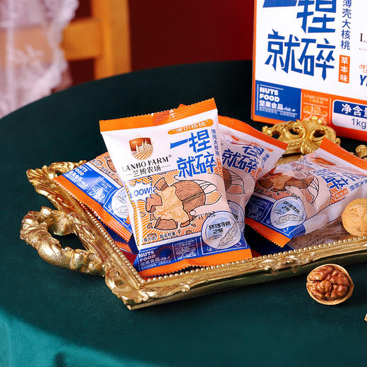 【兰博农场】都护臻品新疆185纸皮核桃一捏就碎2斤礼盒孕妇可食用 商品图2