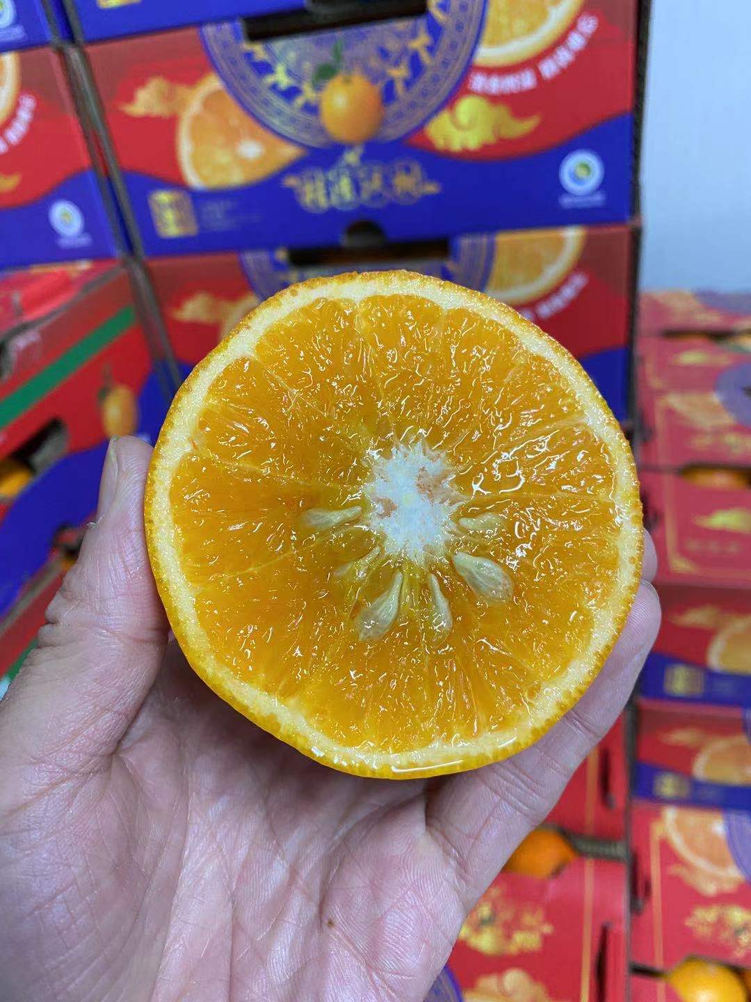 周五取货:【甜弯弯沃柑】整箱净重10斤,半箱5斤左右,新鲜多汁,甜到