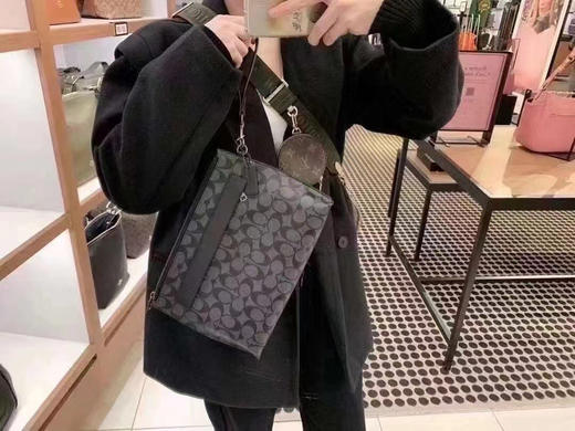 Coach男士手拿包，黑拼老花色，现货超级难买到的Coach男士大手包！ 商品图7
