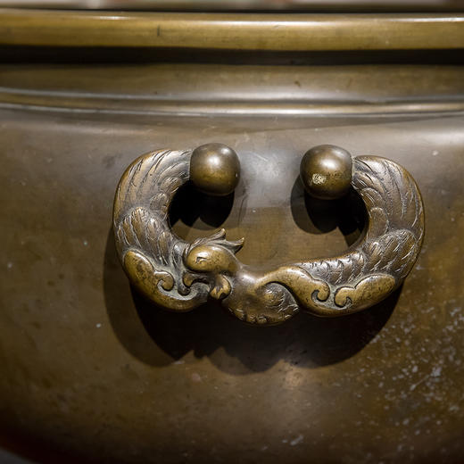 清 铜錾刻人物凤耳大香炉 商品图3