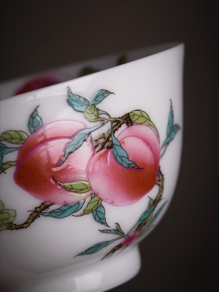 景德镇过枝九桃主人粉彩贴花品茗杯120ml口径87cm高度51cm