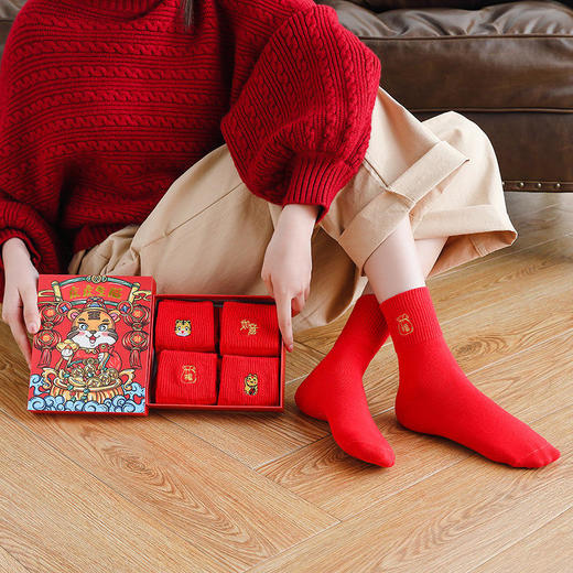 虎年发财袜本命年袜子礼盒男女新年中筒刺绣袜 商品图1