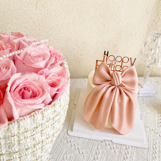 温柔粉蝴蝶结 · 奶油霜蛋糕 商品图1