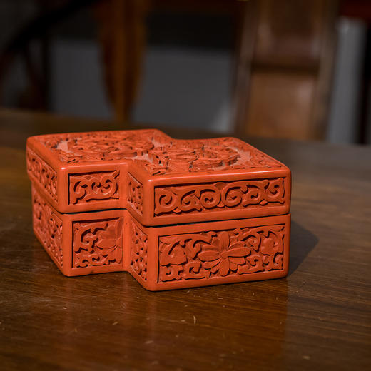 清 剔红龙纹方胜形盖盒 商品图1