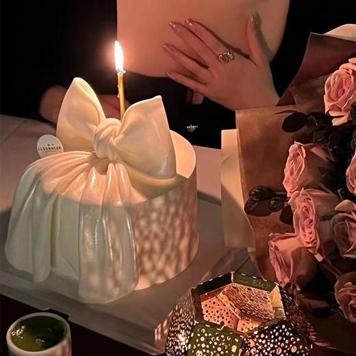 优雅珍珠白蝴蝶结 ·  奶油霜蛋糕 商品图0