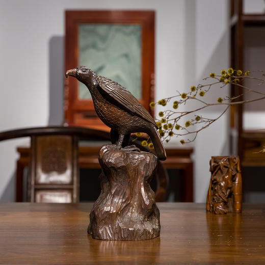 清 木雕鹰摆件 商品图0