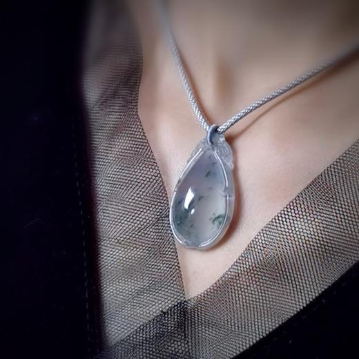 【水滴】蛋清种飘花翡翠项坠 商品图10