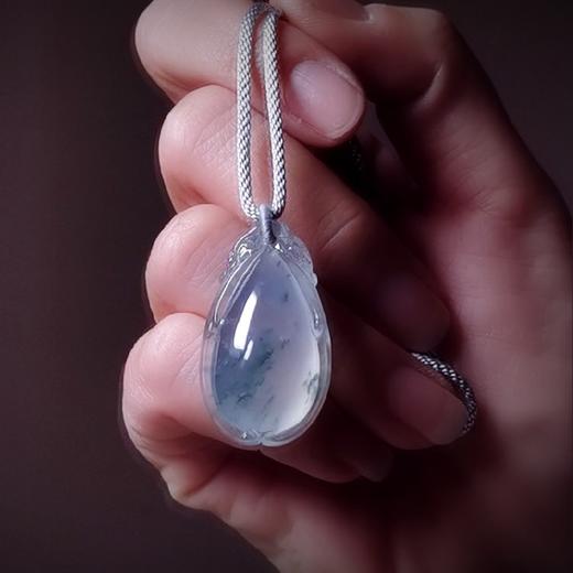 【水滴】蛋清种飘花翡翠项坠 商品图5