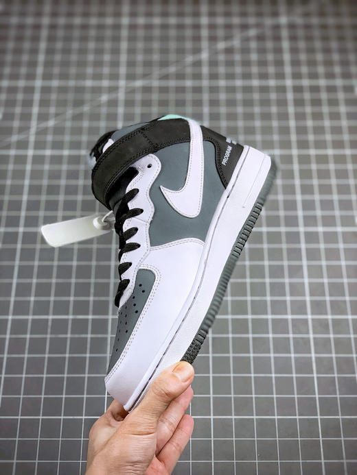 Air Force 1 MID 黑白灰摄像机 商品图5