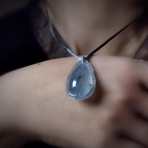 【水滴】蛋清种飘花翡翠项坠 商品图2