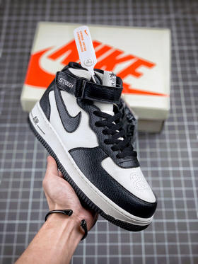 AIR FORCE 1 MID 香奈儿联名