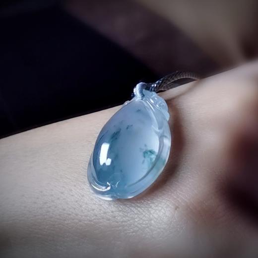 【水滴】蛋清种飘花翡翠项坠 商品图12